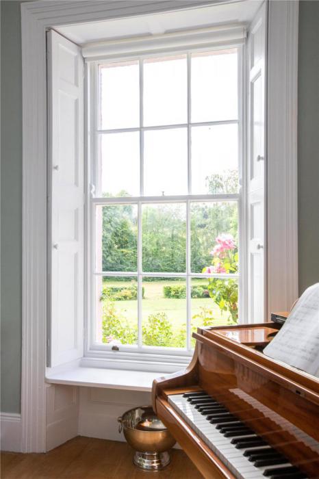 Ballyaughlis Lodge, 238 Ballylesson Road