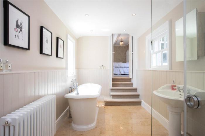 Ballyaughlis Lodge, 238 Ballylesson Road Ballyaughlis Lodge, 238 Ballylesson Road