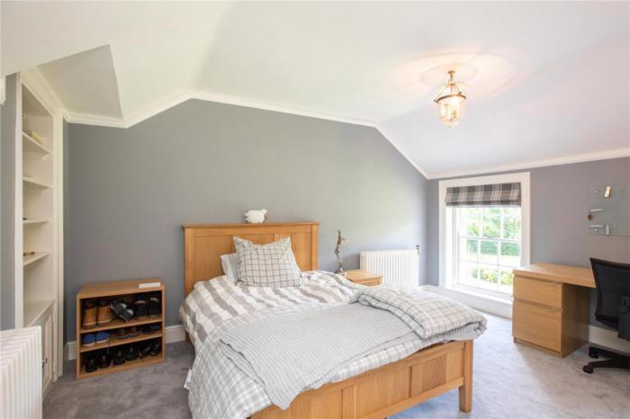 Ballyaughlis Lodge, 238 Ballylesson Road