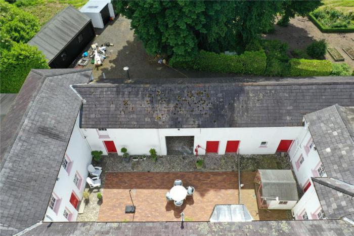 Ballyaughlis Lodge, 238 Ballylesson Road