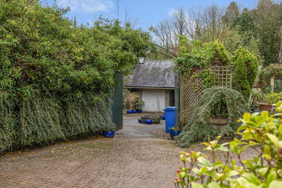 The Old Curatage, 6 The Square