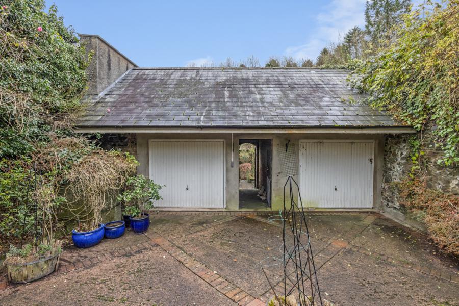 The Old Curatage, 6 The Square