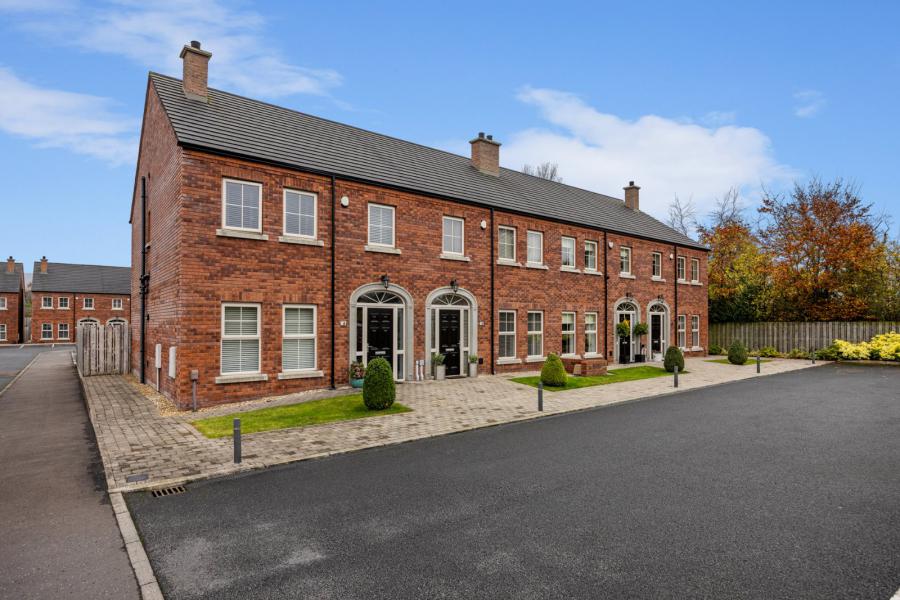 3 Balmoral Park Gardens, finaghy, belfast, BT10 0FA