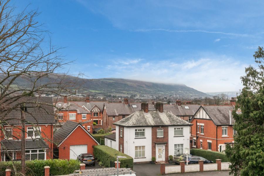Apartment 6 Locksley Mews, 114 Upper Lisburn Road