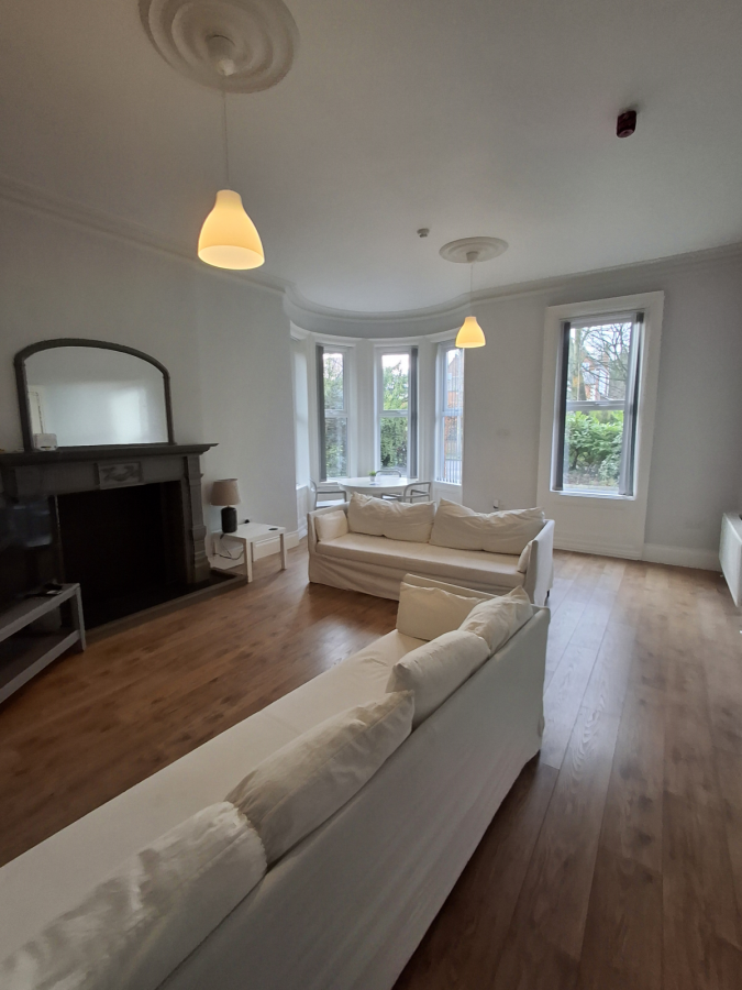 Apartment 2, 12 Deramore Park