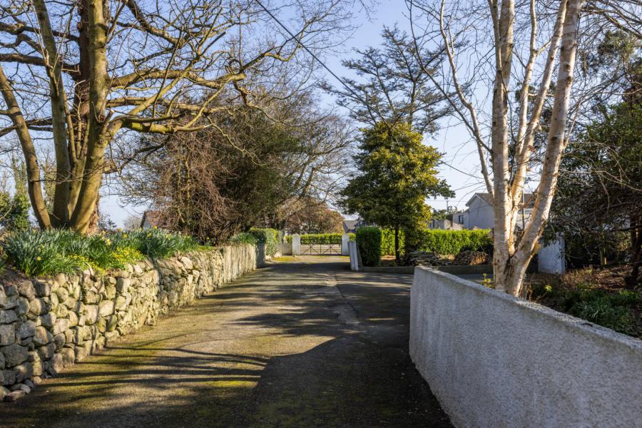 Packolet, 1 Corcreaghan Road