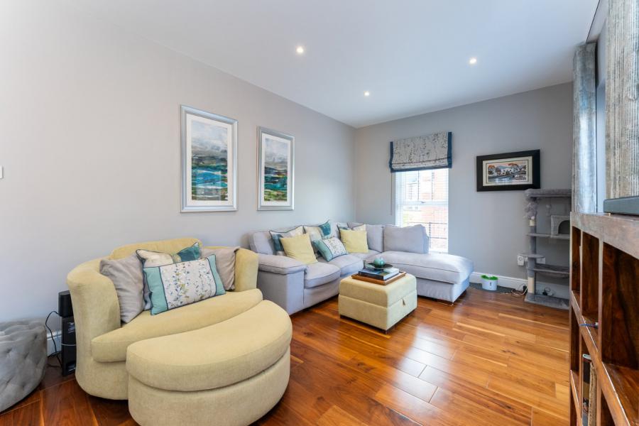 6 Lady Ishbel Avenue