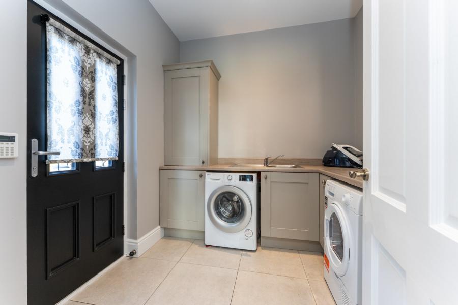 6 Lady Ishbel Avenue