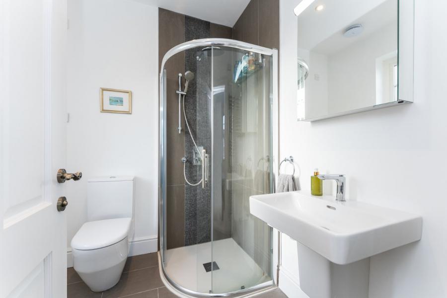 6 Lady Ishbel Avenue