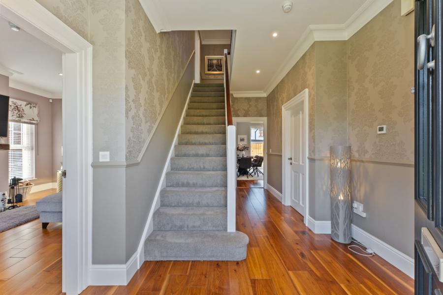 6 Lady Ishbel Avenue