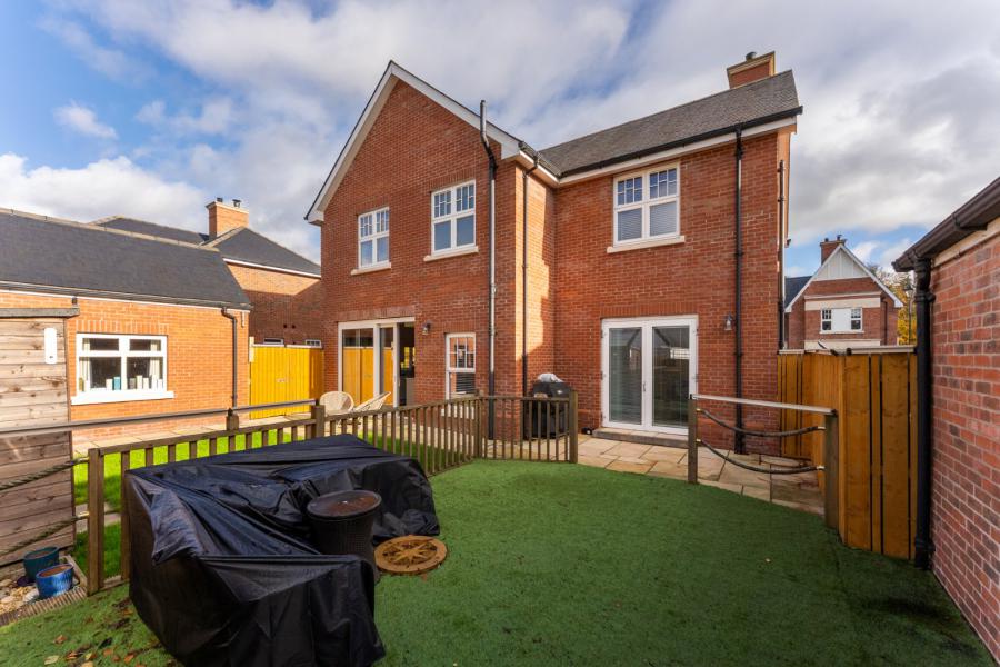 6 Lady Ishbel Avenue