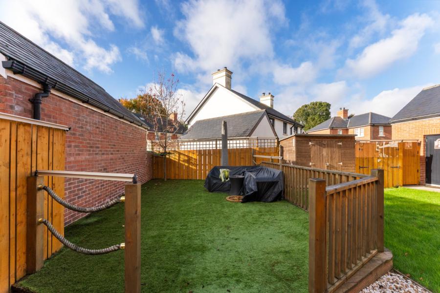 6 Lady Ishbel Avenue