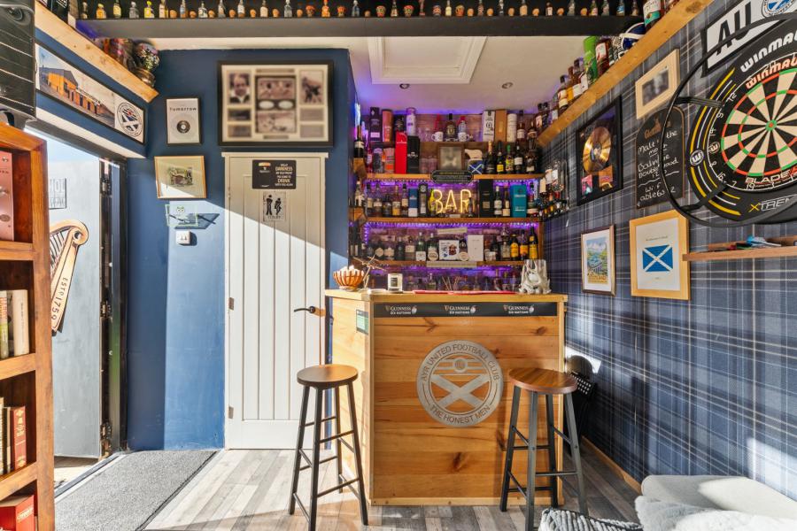 6 Lady Ishbel Avenue