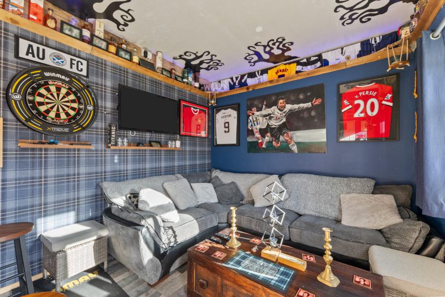 6 Lady Ishbel Avenue