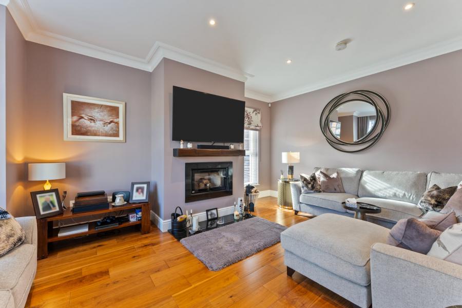 6 Lady Ishbel Avenue