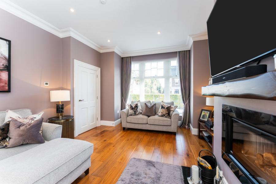 6 Lady Ishbel Avenue