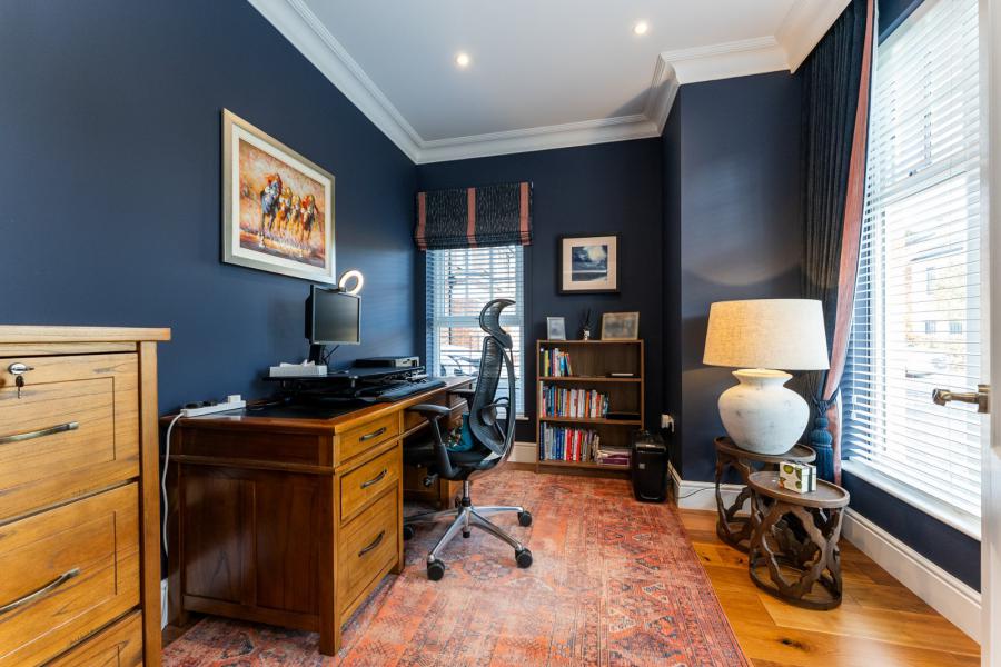 6 Lady Ishbel Avenue