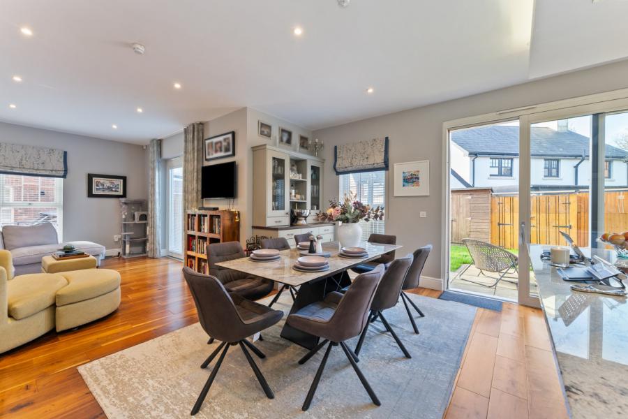 6 Lady Ishbel Avenue