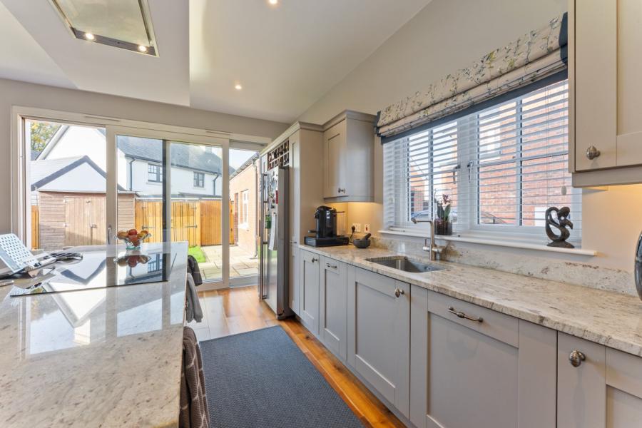 6 Lady Ishbel Avenue