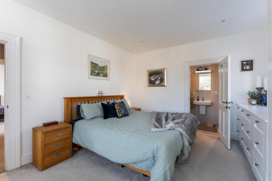 6 Lady Ishbel Avenue