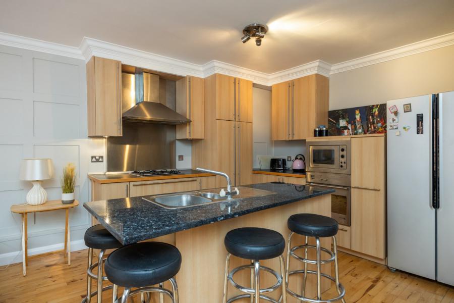 N6 Central Park, 33 Alfred Street