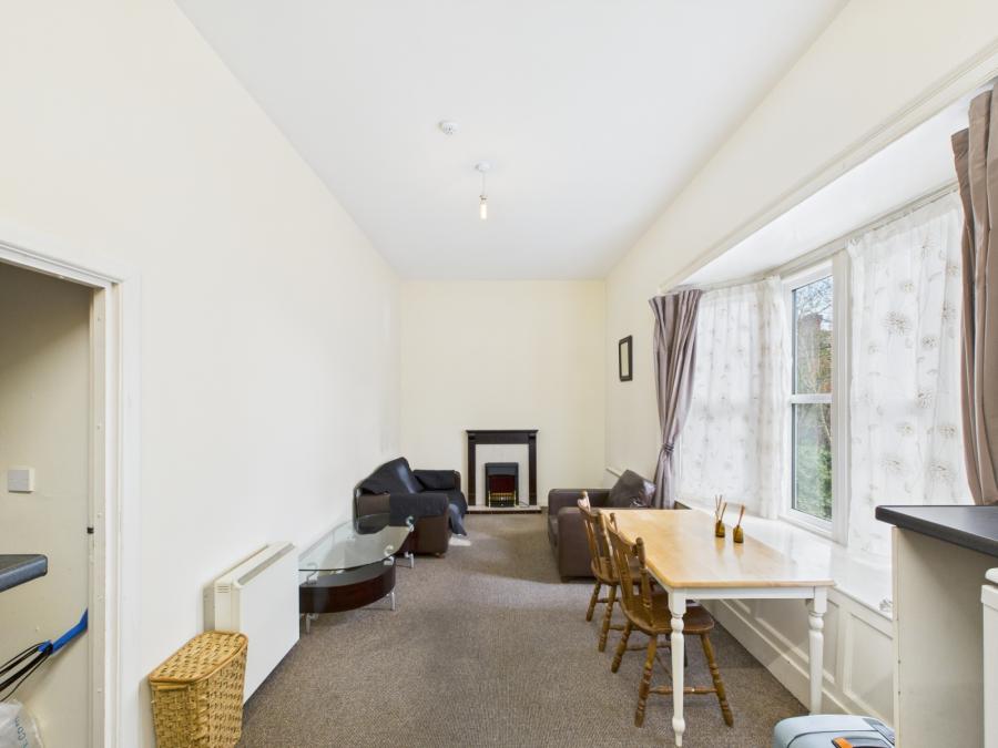 Apartment 4, 12 Deramore Park