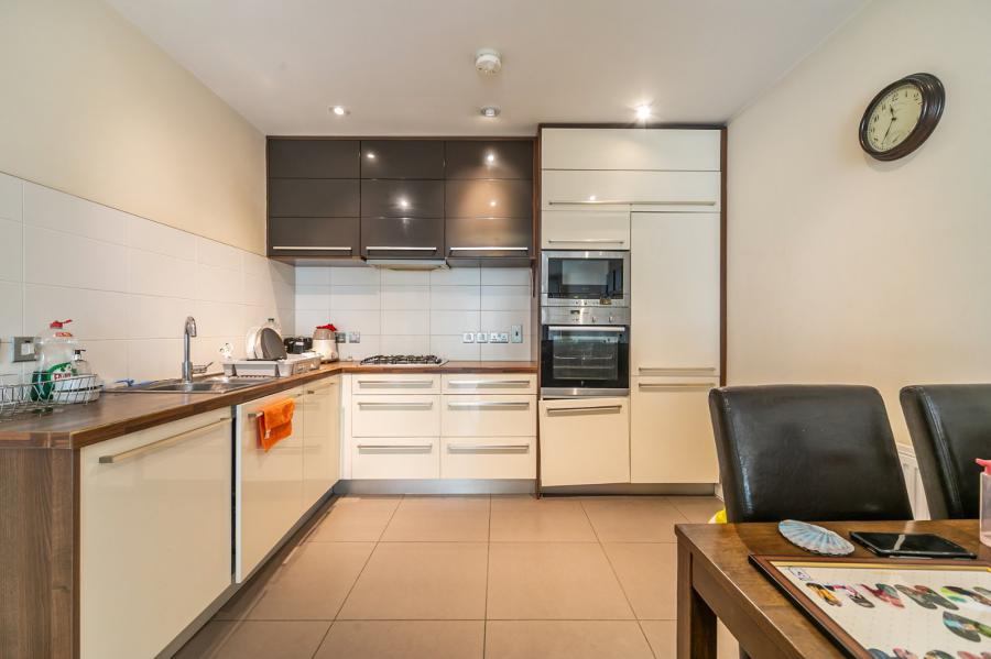 Apartment 6.20, The Arc