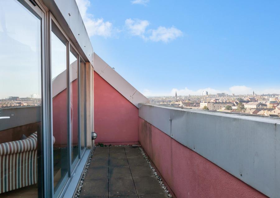E1 Central Park, 33 Alfred Street