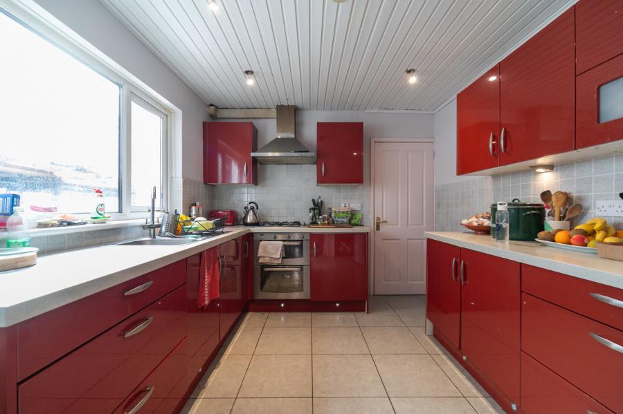 32 Rossmore Avenue