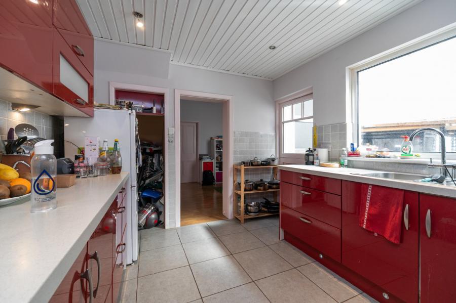 32 Rossmore Avenue