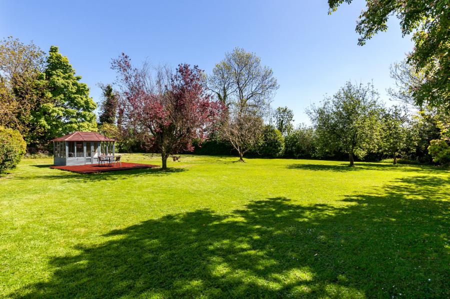 Hallfield House, 15 Randox Road