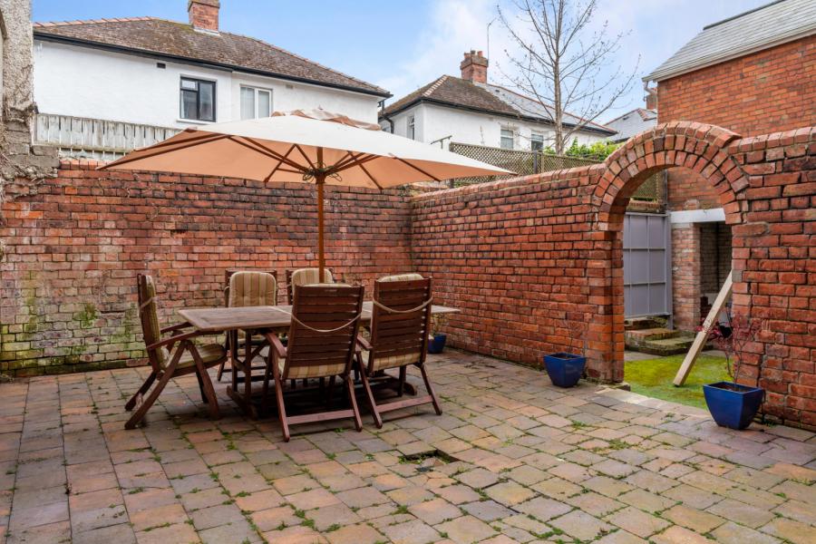 256 Ravenhill Road