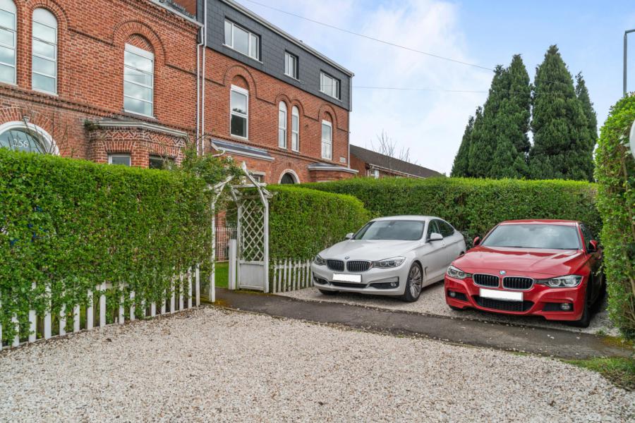 256 Ravenhill Road