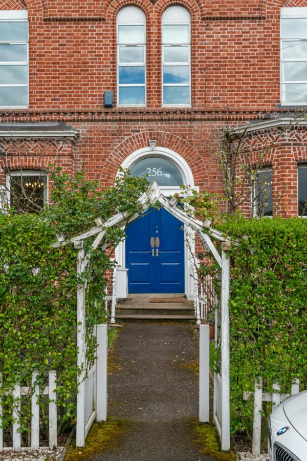256 Ravenhill Road