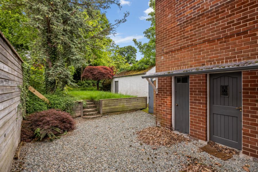 6 Upper Malone Road