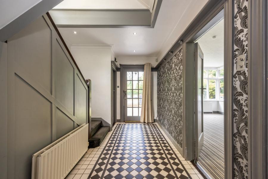 6 Upper Malone Road