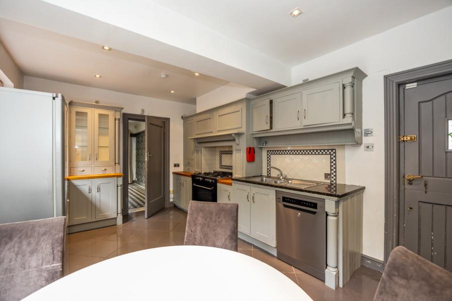 6 Upper Malone Road