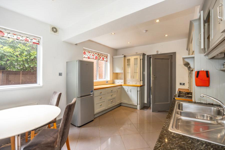 6 Upper Malone Road