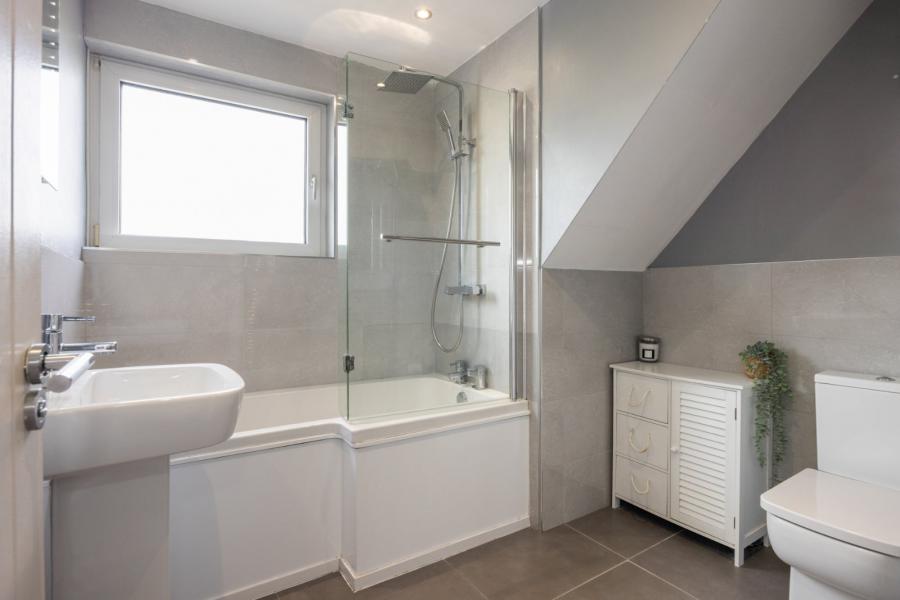 6 Thorndale Park