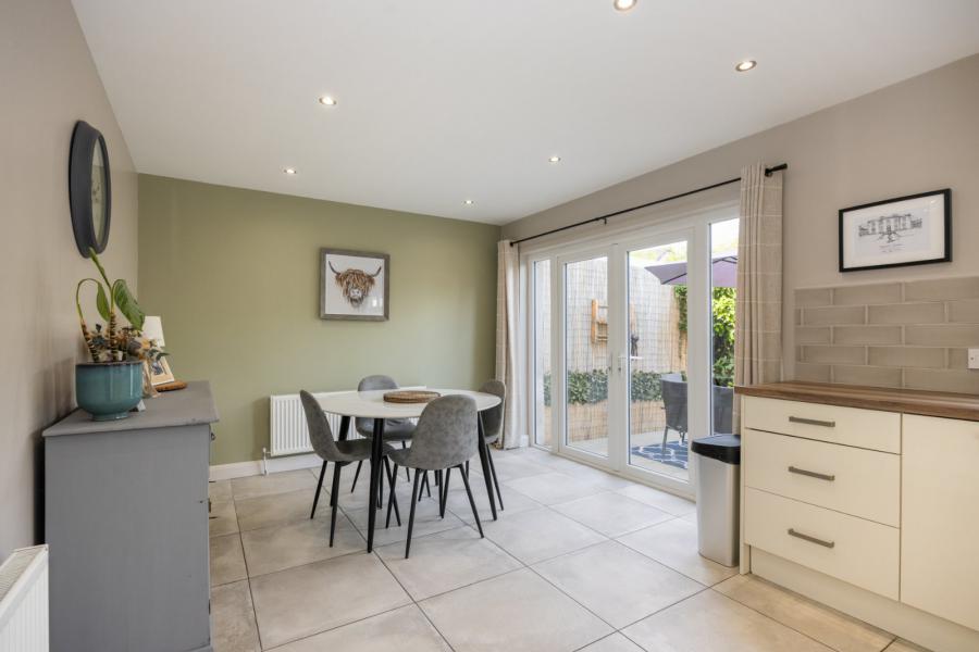 6 Thorndale Park