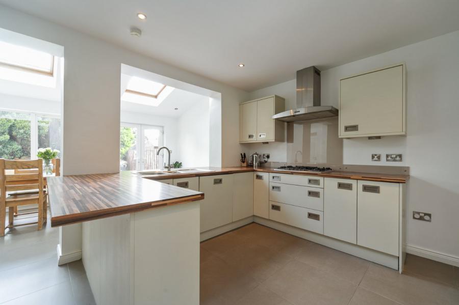122 Glenholm Park