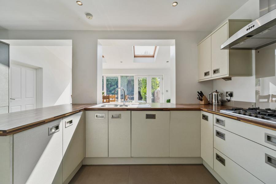 122 Glenholm Park