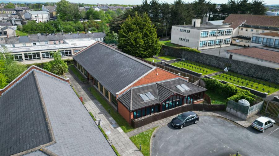 Commercial Premises (suitable For A Variety Of Uses)