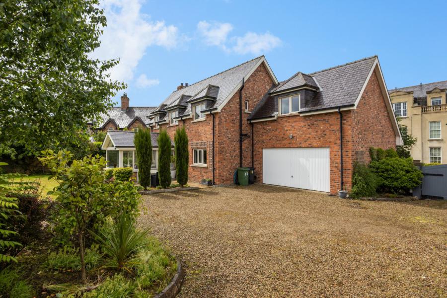 10 Governors Gate Meadow