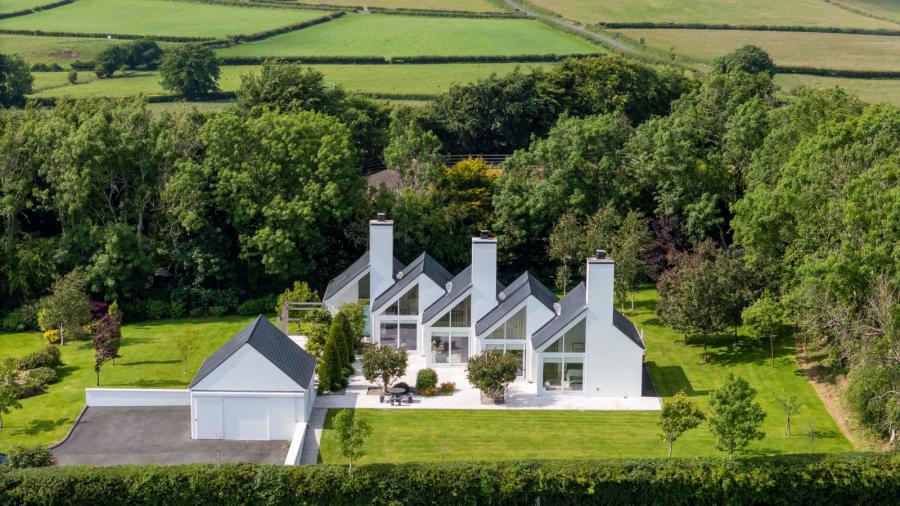 8 Whinknowe Road