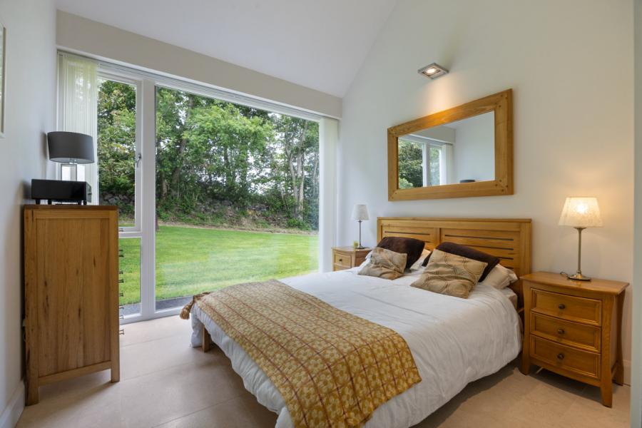8 Whinknowe Road
