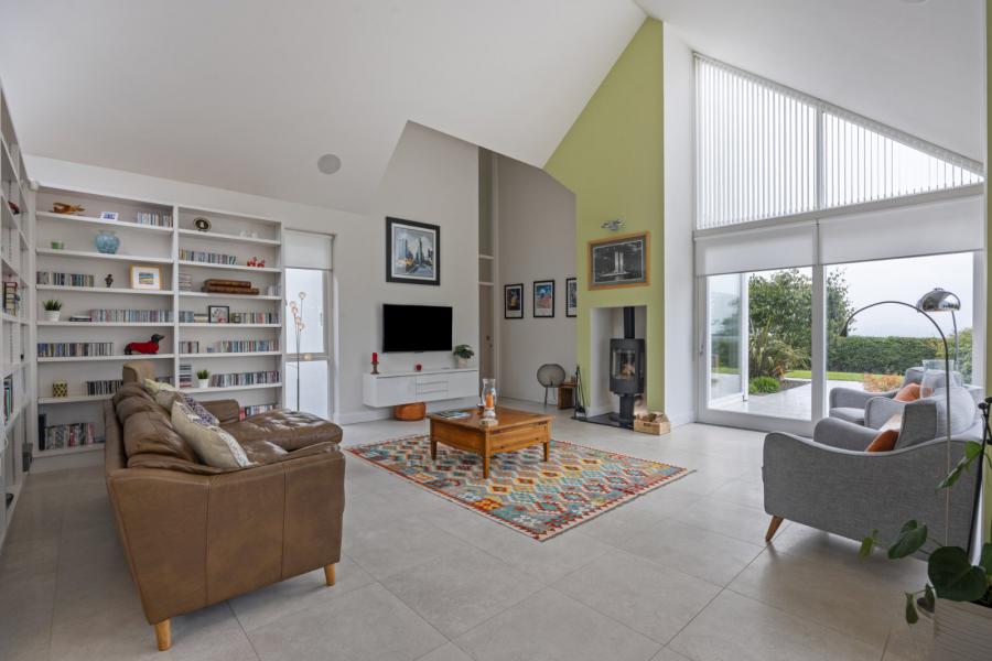 8 Whinknowe Road