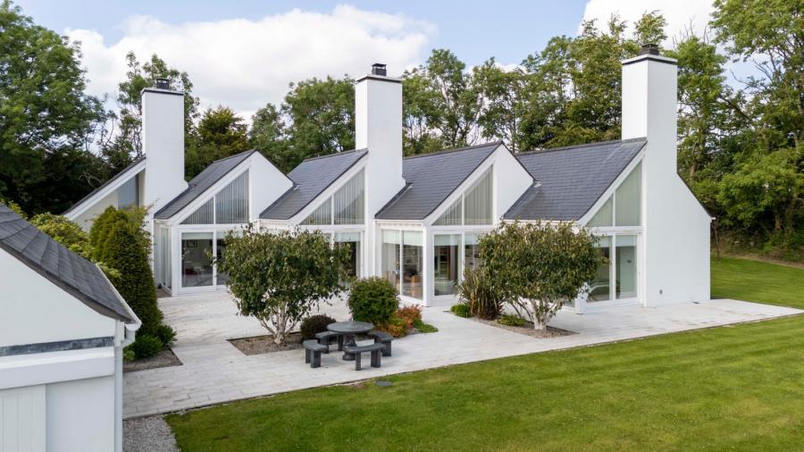 8 Whinknowe Road