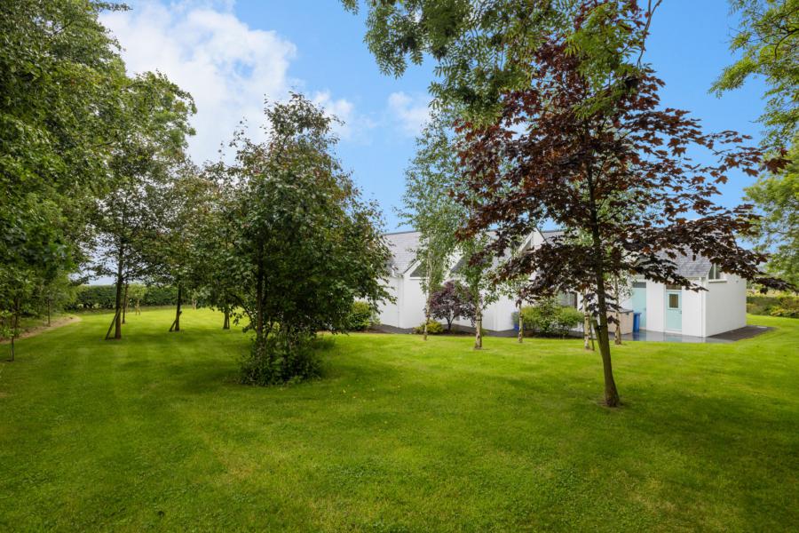 8 Whinknowe Road