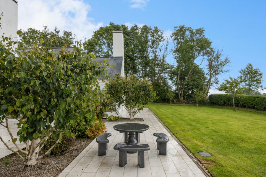 8 Whinknowe Road